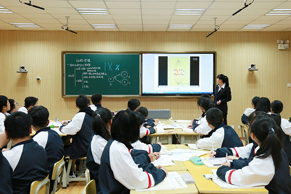 教师发展专业化　课堂竞赛显风采