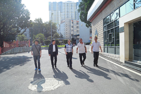 呈贡一中校领导到访民大附中交流