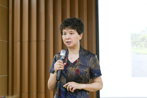 深圳名校长,龙岗外国语学校校长唐文红