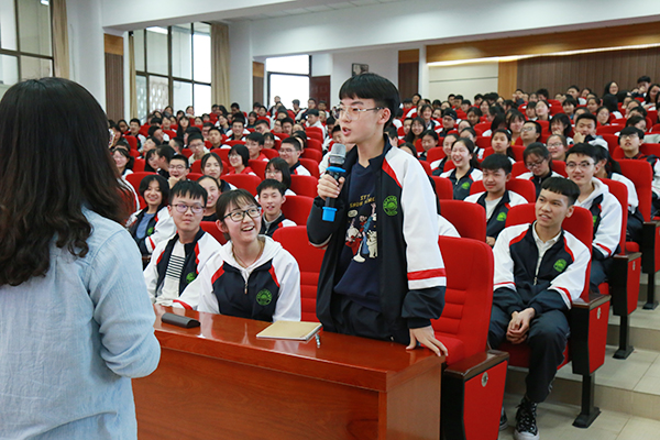 云南民大附中开展青春期心理健康专题讲座