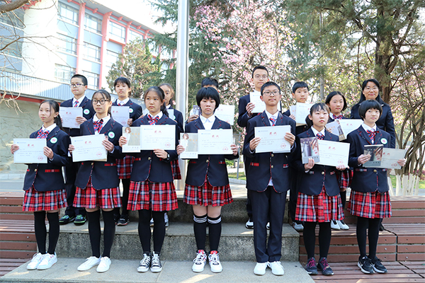 云南民大附中举行学生表彰仪式