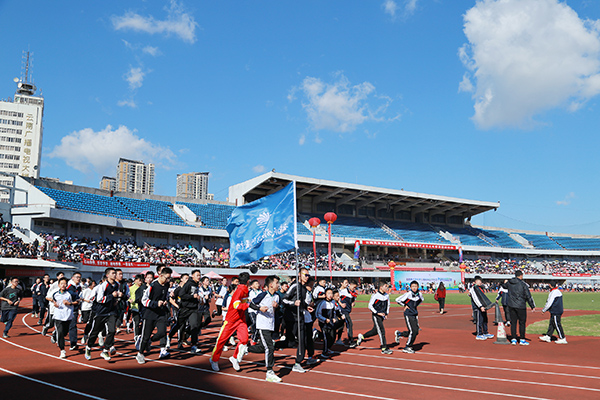 云南民大附中第七届体育艺术节之冬季田径运动会开幕